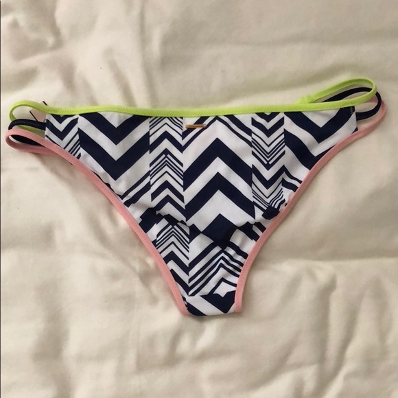 Victoria’s Secret bikini bottom - Picture 2 of 4